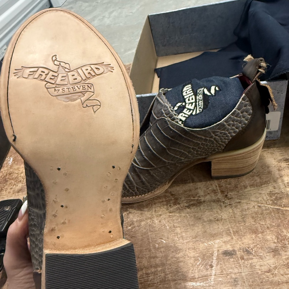 Freebird Gray Crocodile Pattern Western Boots “Sadie” - Picture 3 of 6